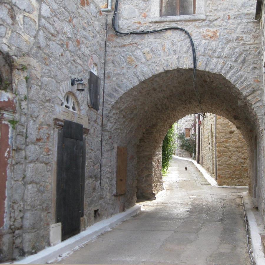 Traditional Hotel Ianthe Vessa Exterior photo