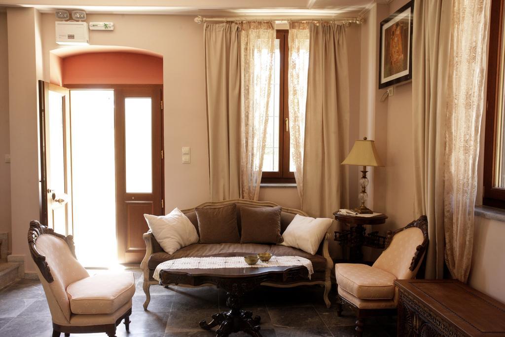 Traditional Hotel Ianthe Vessa Exterior photo