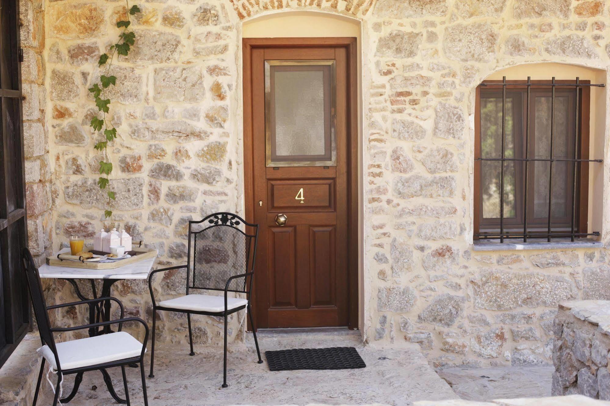 Traditional Hotel Ianthe Vessa Exterior photo